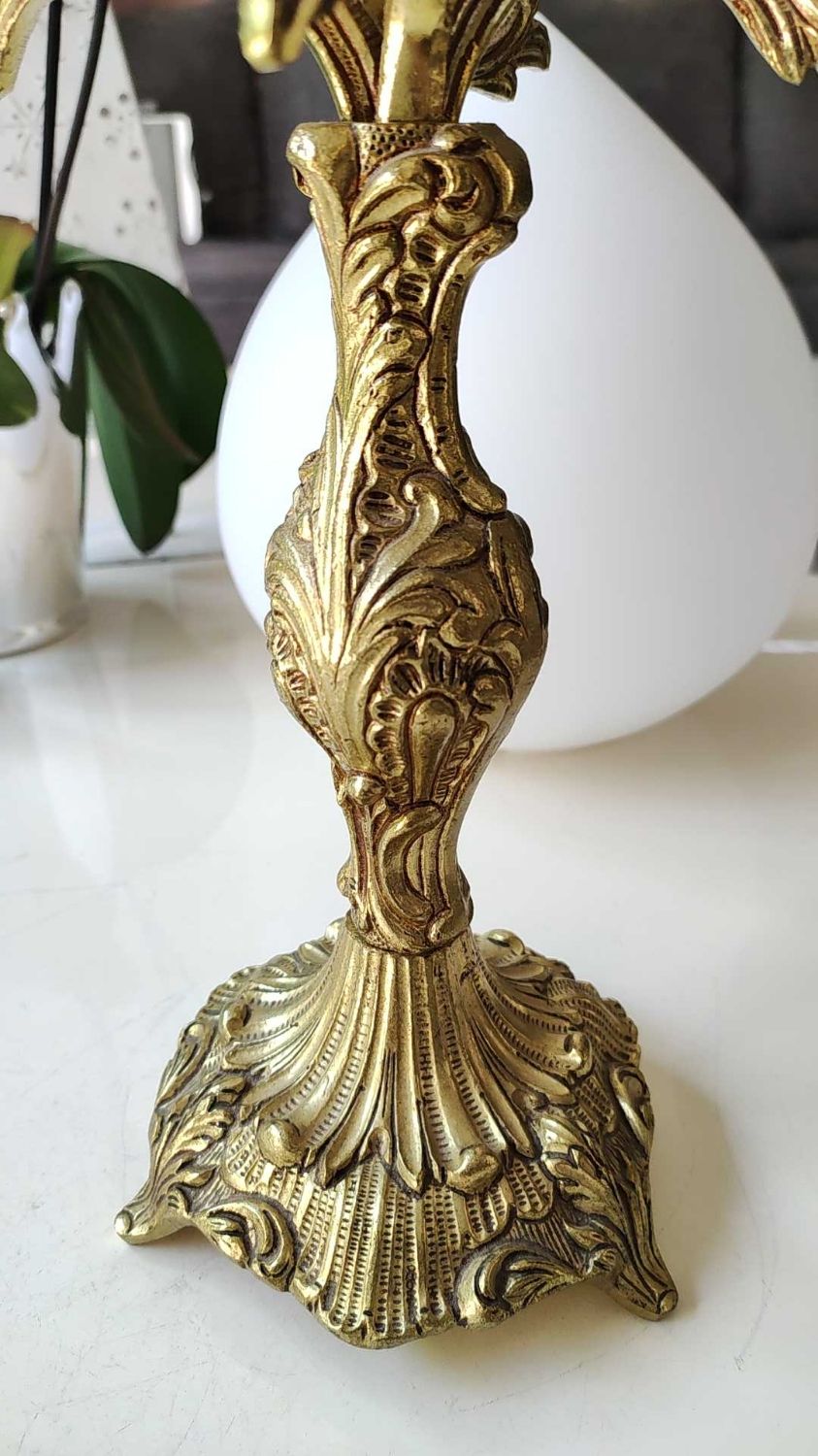 Old chandelier with 5 branches, decorated with Rinceaux, Louis XV / Rocaille style. In gilded bronze
