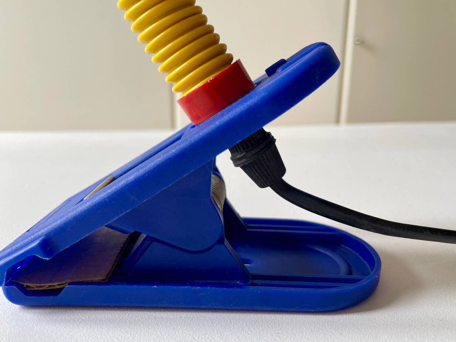 Articulated Memphis style clamp lamp