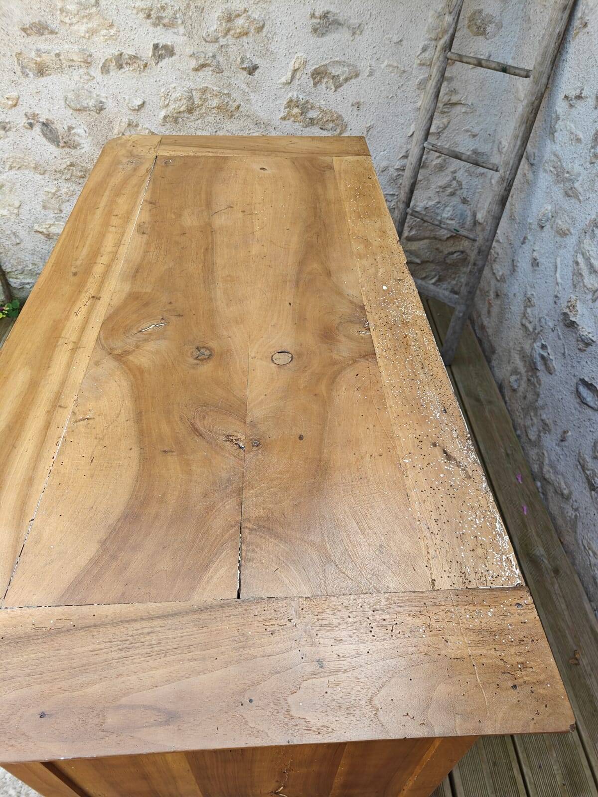 Walnut chest of drawers