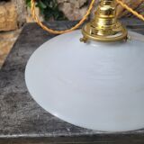 Smooth opaline suspension