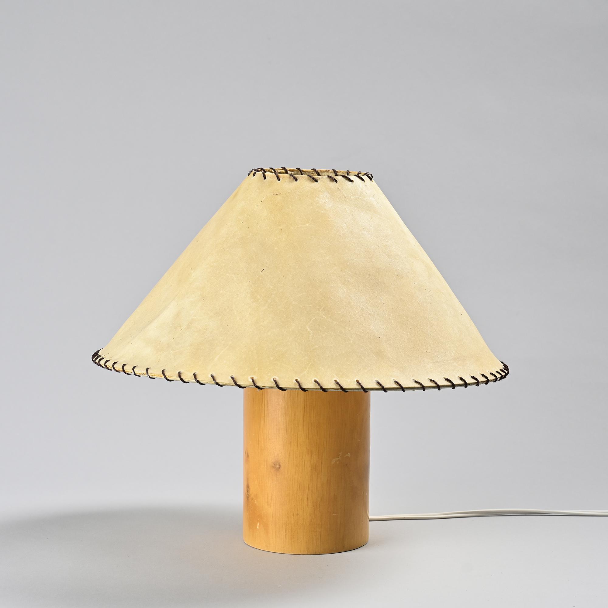 Table lamp in solid pine, French craftsmanship, 1970s.