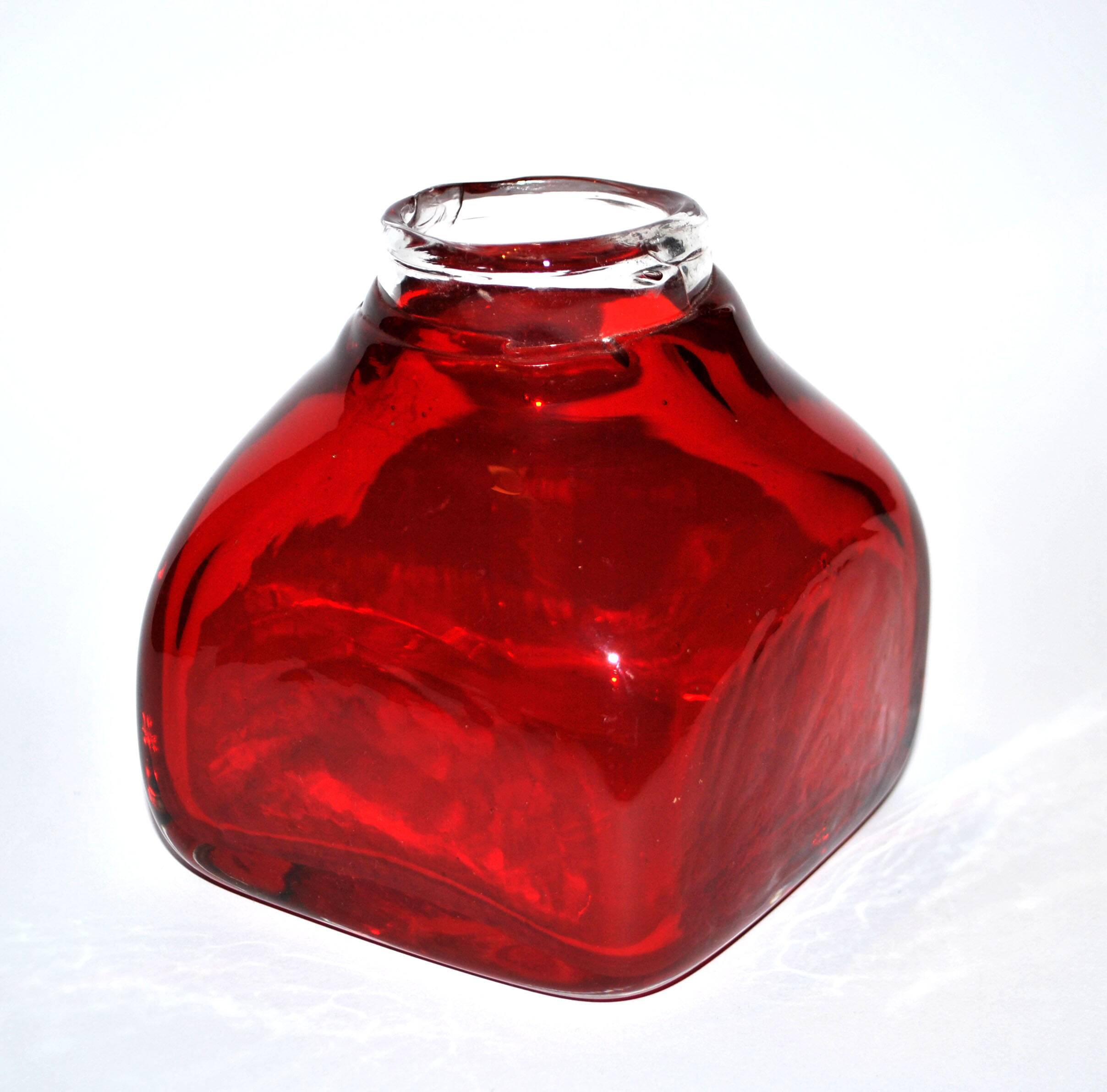 DESIGN square vase in red lined blown glass 11cm dlg Whitefriars