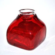 Vase carré en verre soufflé rouge