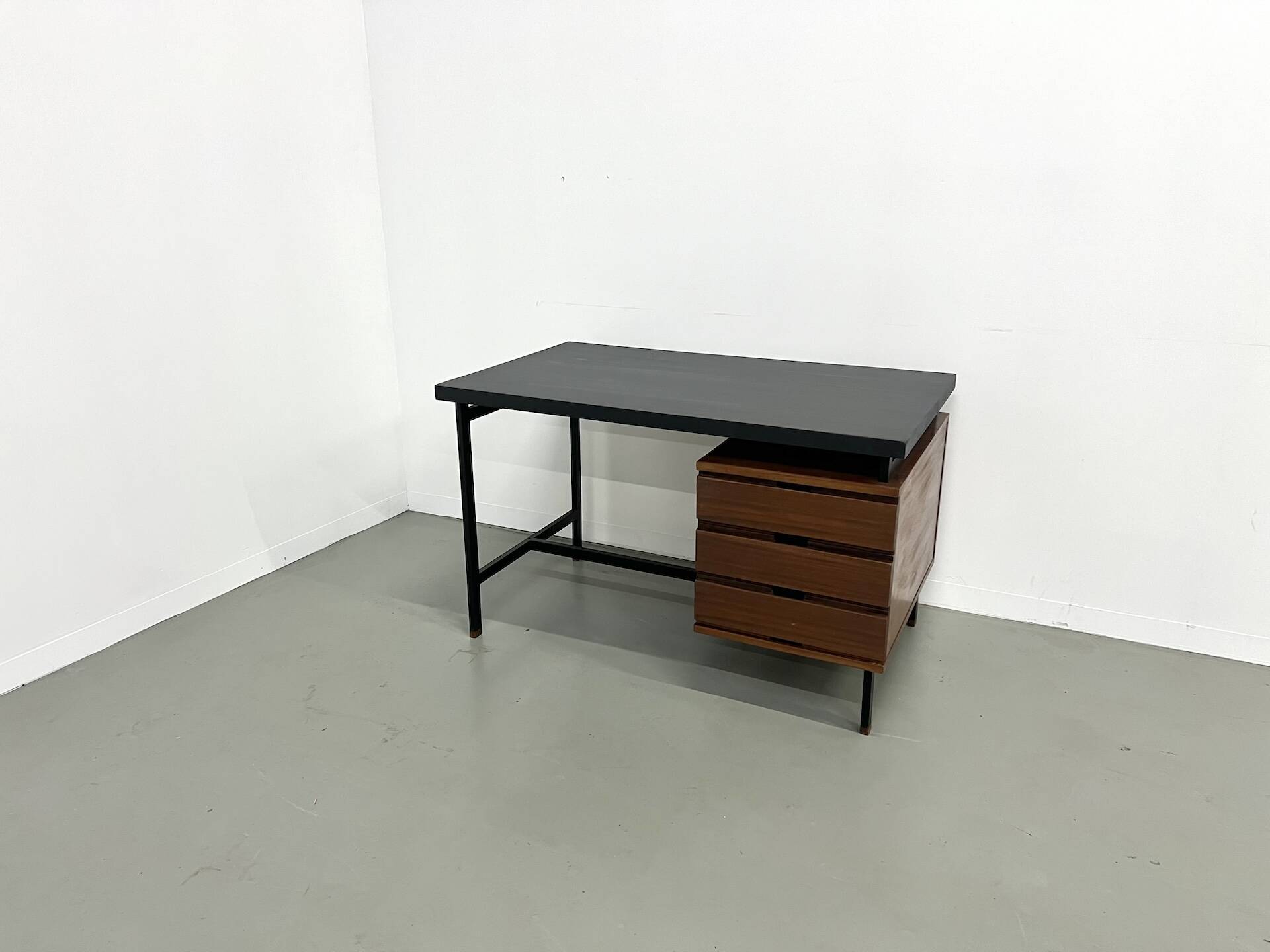 Pierre Guariche desk in teak and lacquered steel