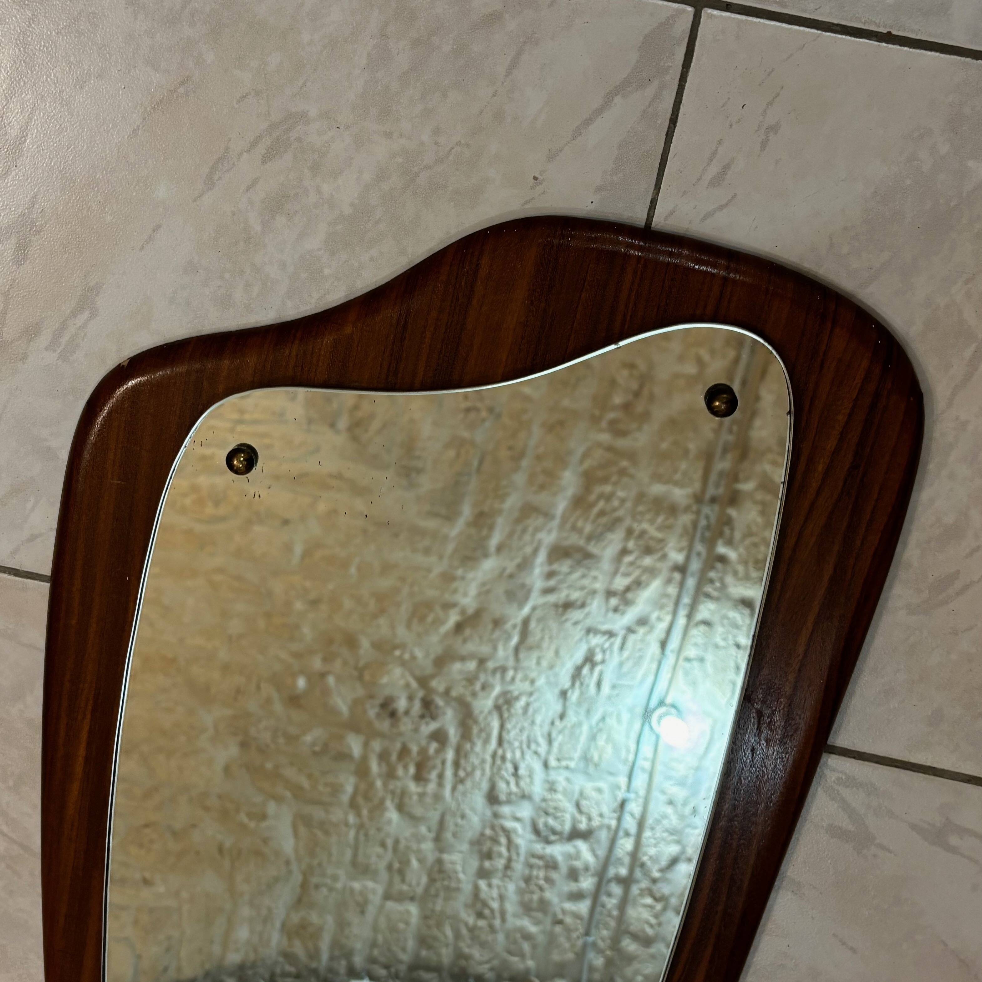 Scandinavian free-form mirror