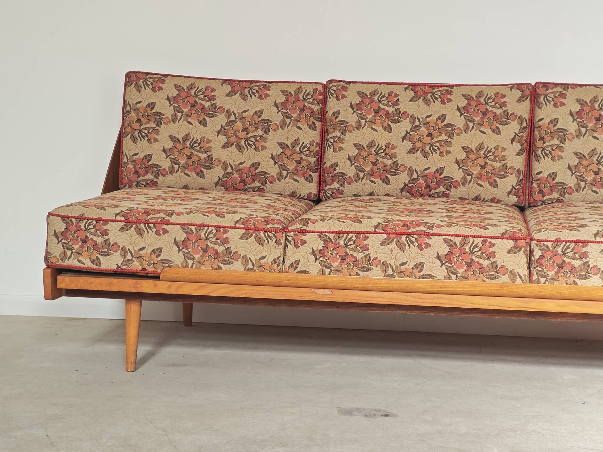 Folding sofa bed Canapé banquette Interier Praha 1960 floral pattern fabric