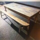 Table ferme avec deux bancs