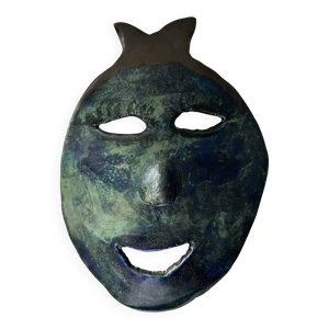 Masque brutaliste signé