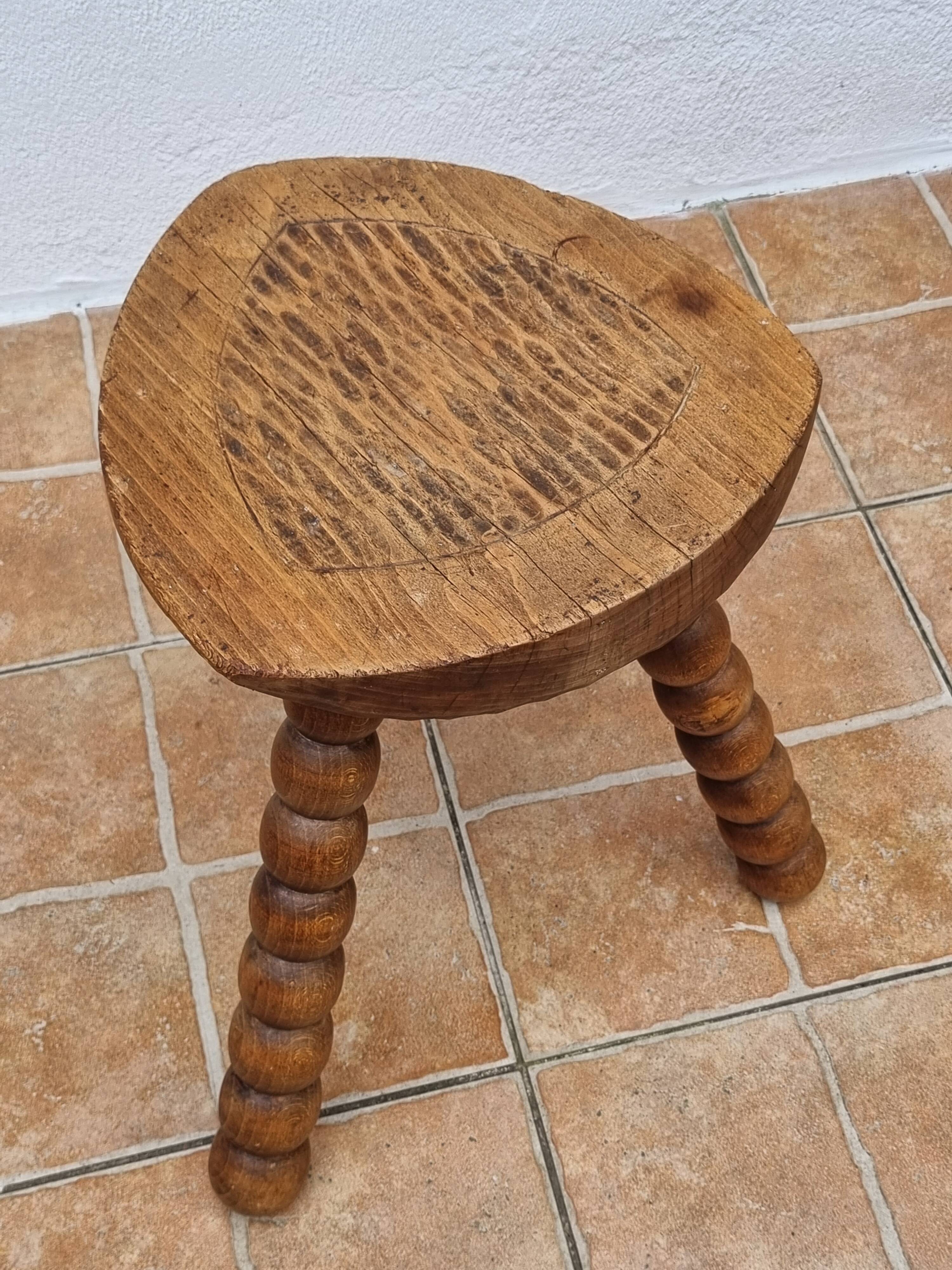 Rustic solid wood tripod stool with turned legs, 45 cm high