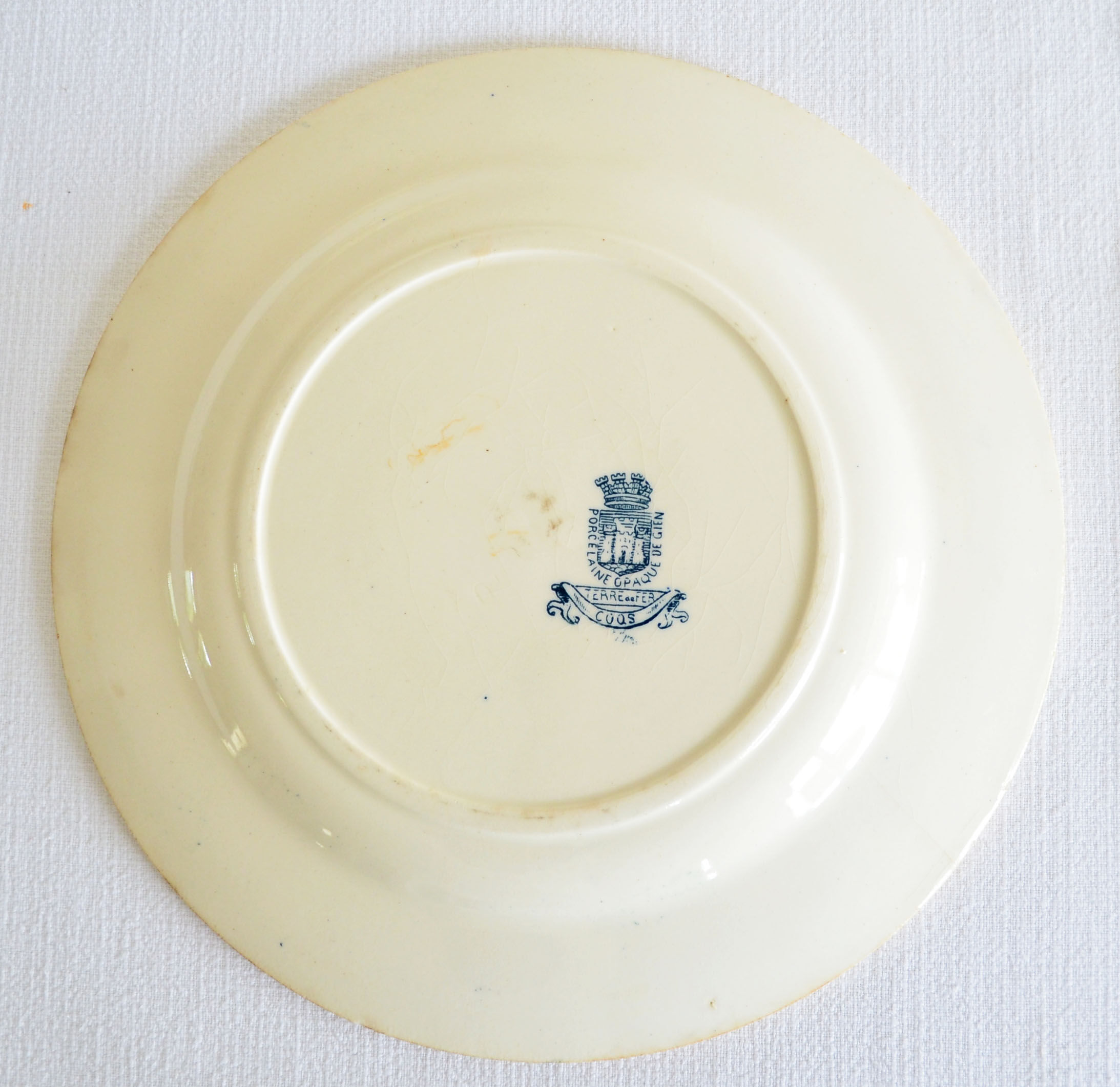 Flat plate porcelain of Gien pattern Roosters