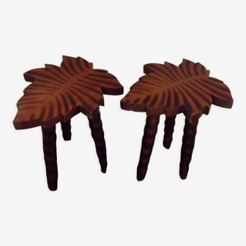 Paire de tabourets rustiques vintage français en forme de feuille faits à la main avec pieds en fuseau 4122