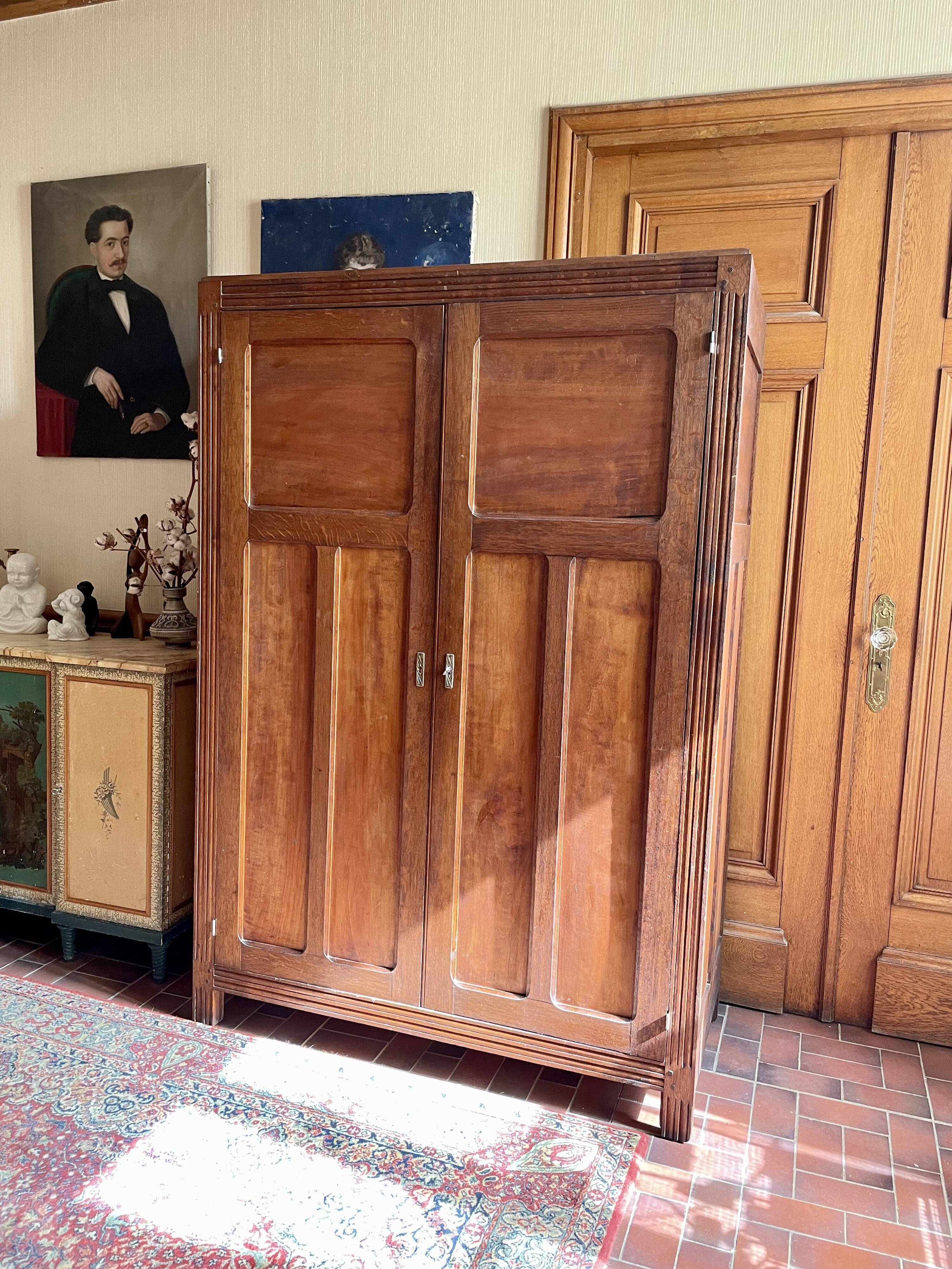 Armoire parisienne