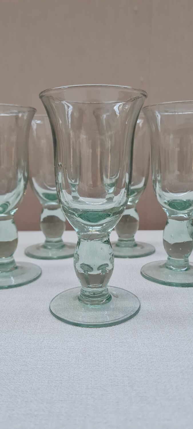 Service of 5 blown glass stemmed glasses