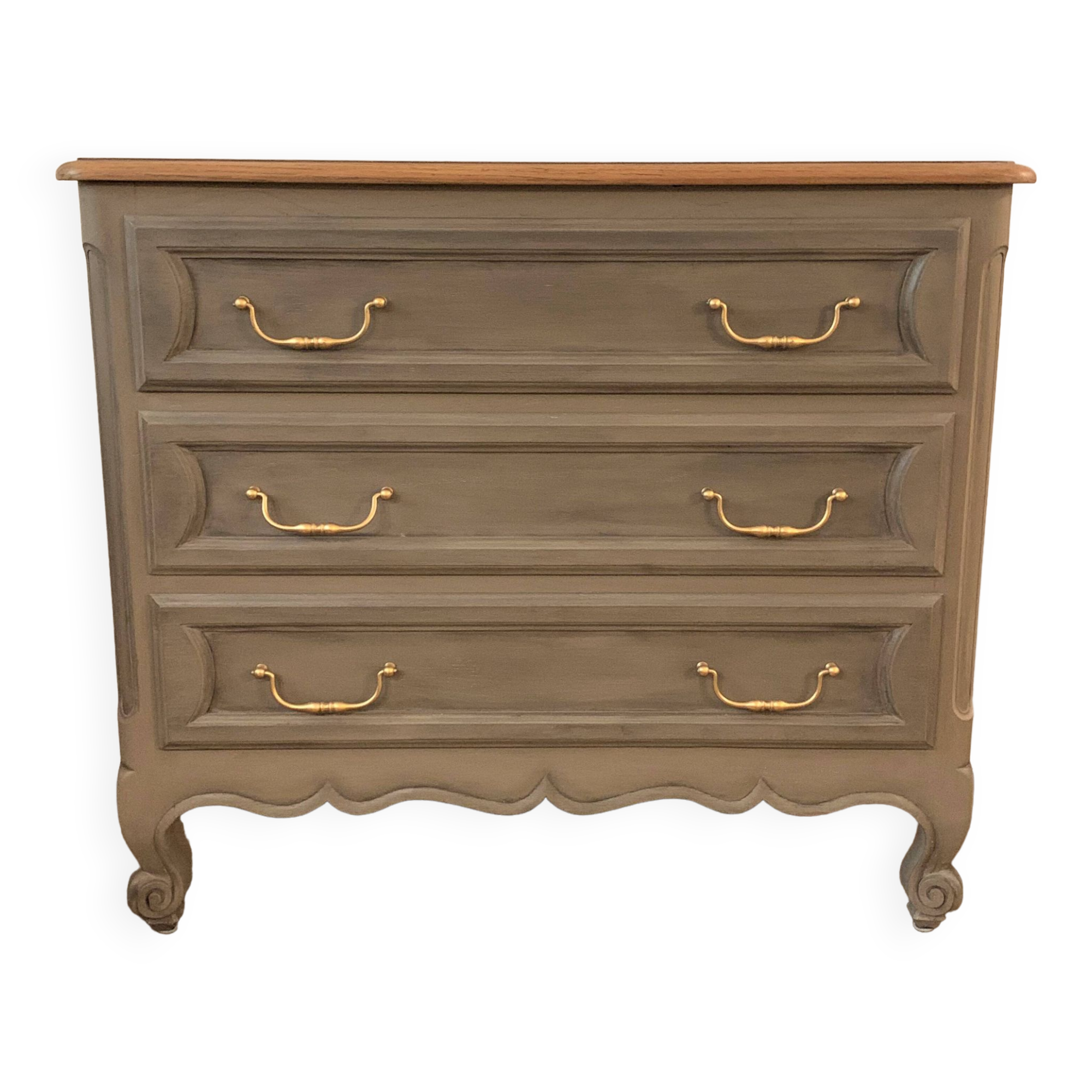 Old chest of drawers