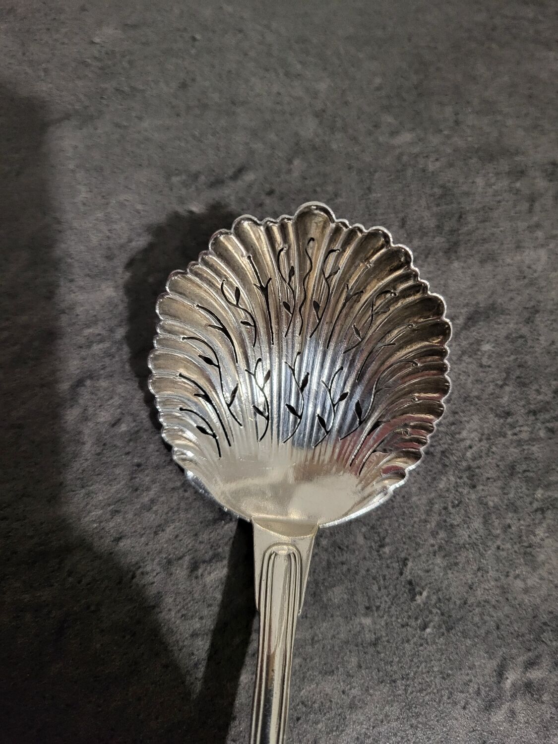 Vintage dusting spoon in excellent condition.