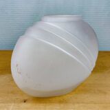 Vase en verre dépoli