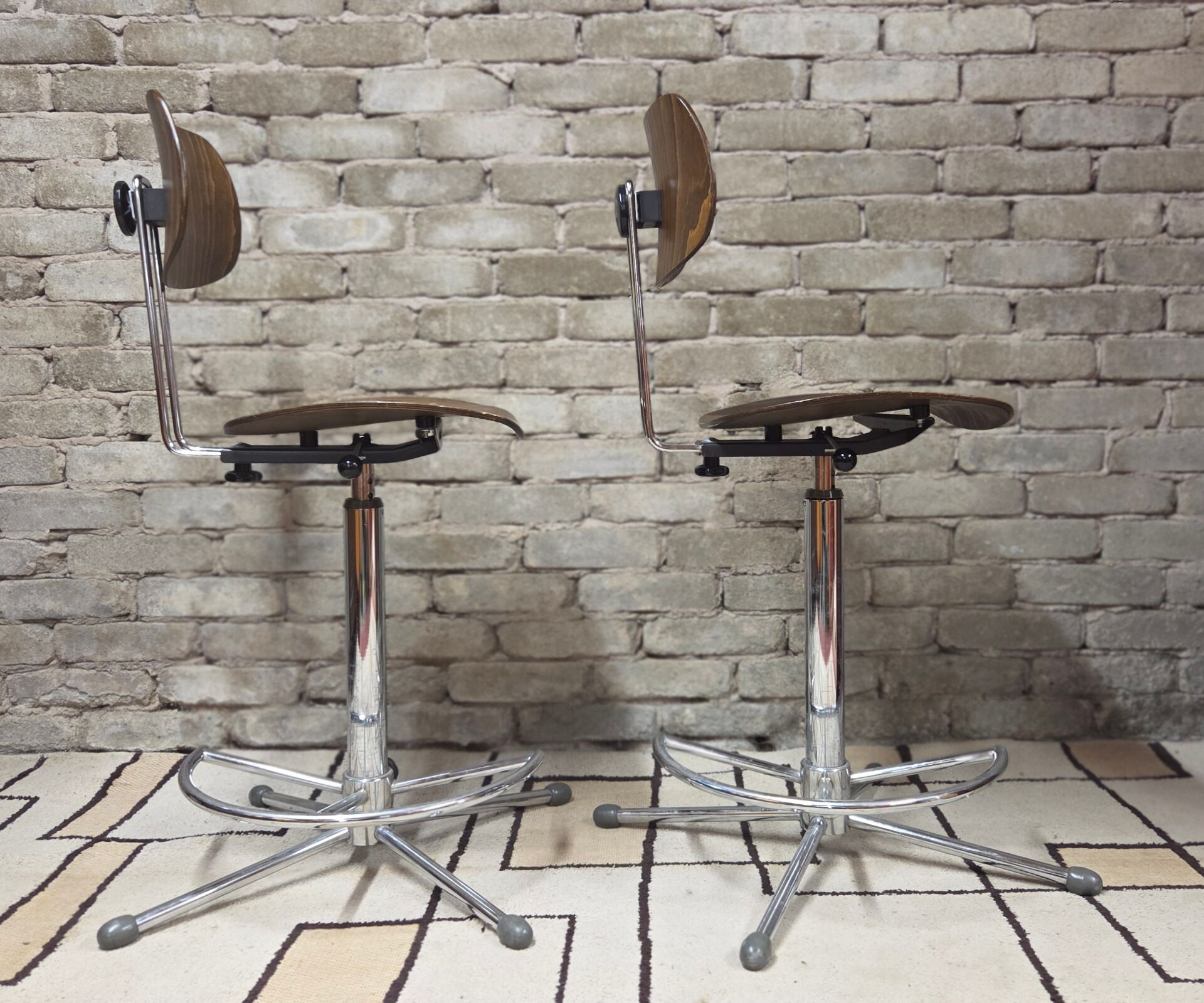 Paire de chaises d’orchestre SE 68 par Egon Eiermann, années 70