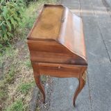 Slope office, speed bump secretary