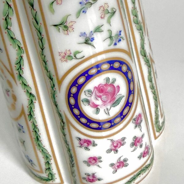 Vase en porcelaine Haviland Limoges – Modèle Louveciennes