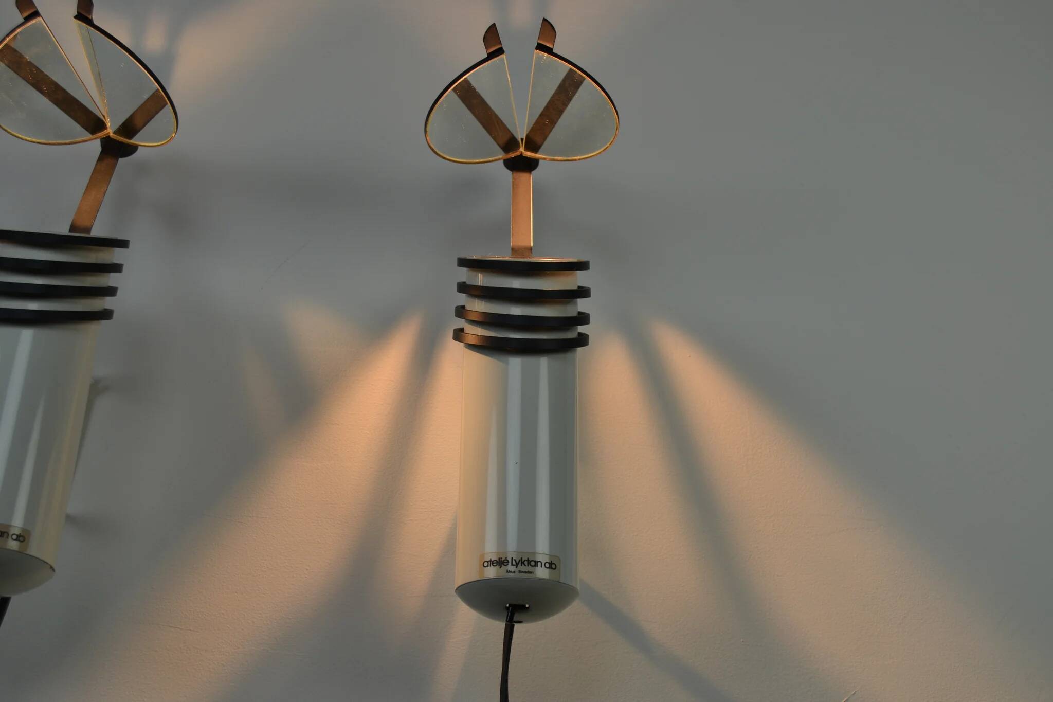 A pair of white “Skarabé” wall lamps by Stig Ahlström and Clas Kock for Ateljé Lyktan, Sweden, 1980s