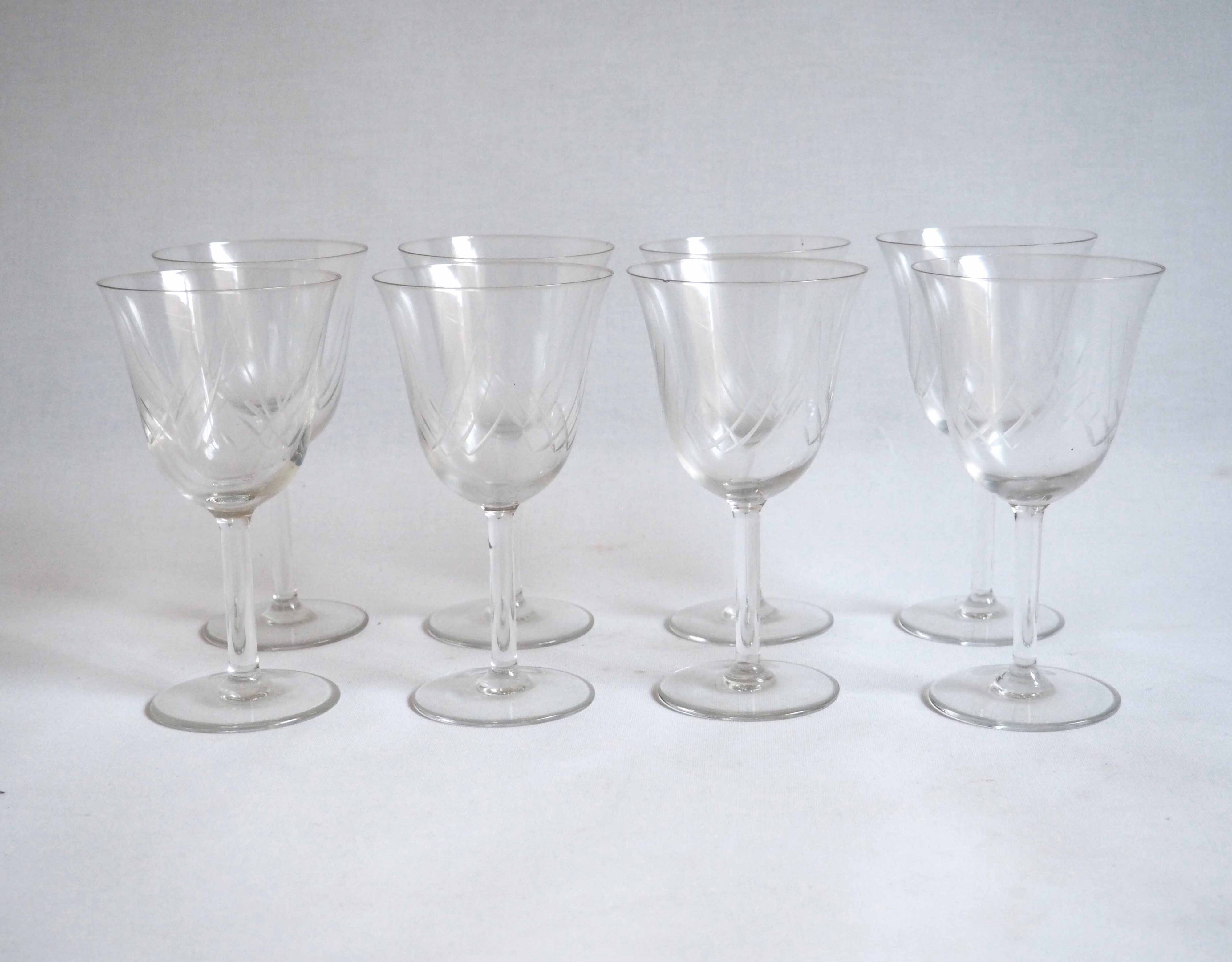8 verres de vin à pied ciselés