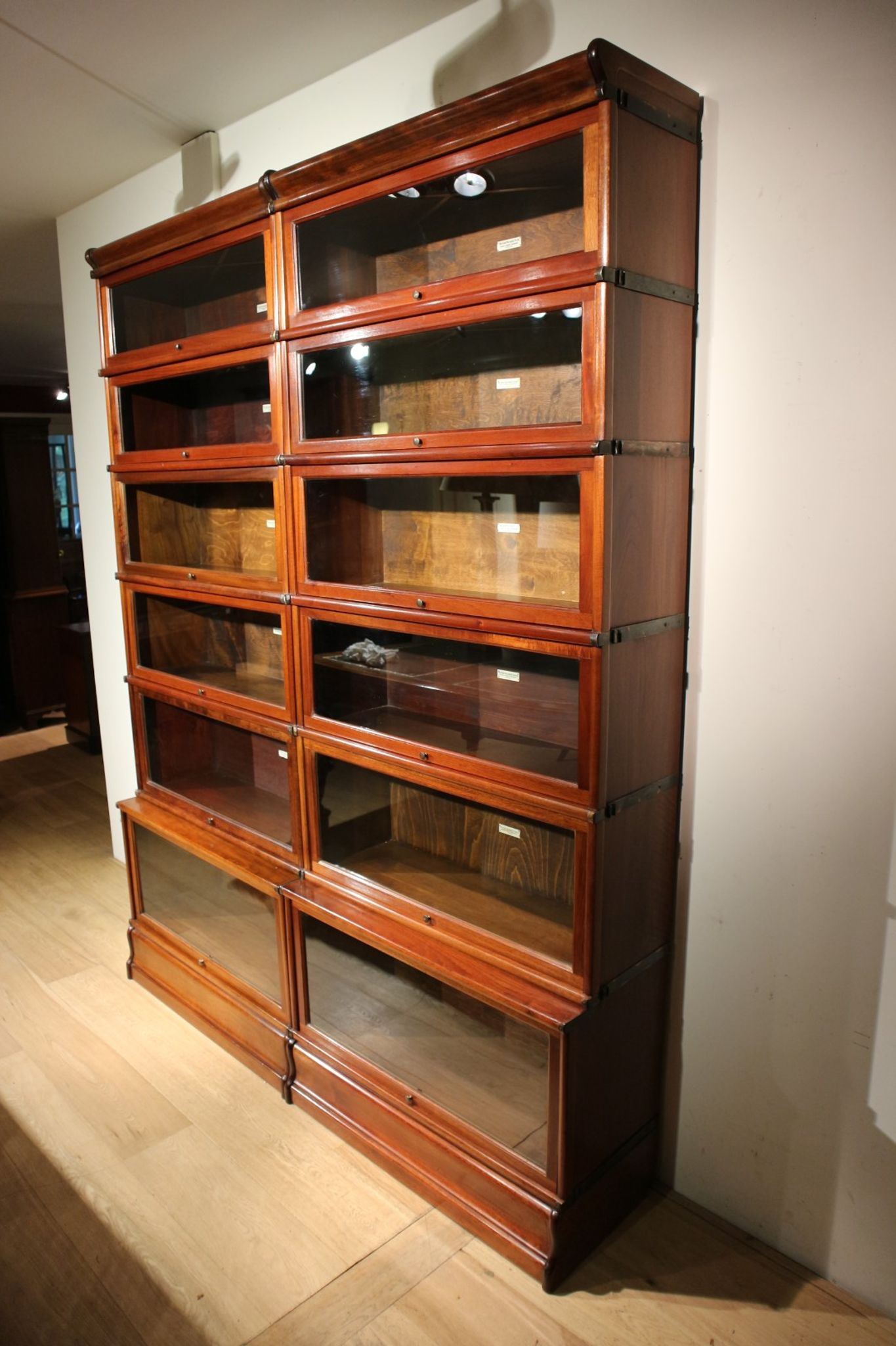 Bibliothèque Globe Wernicke en acajou antique