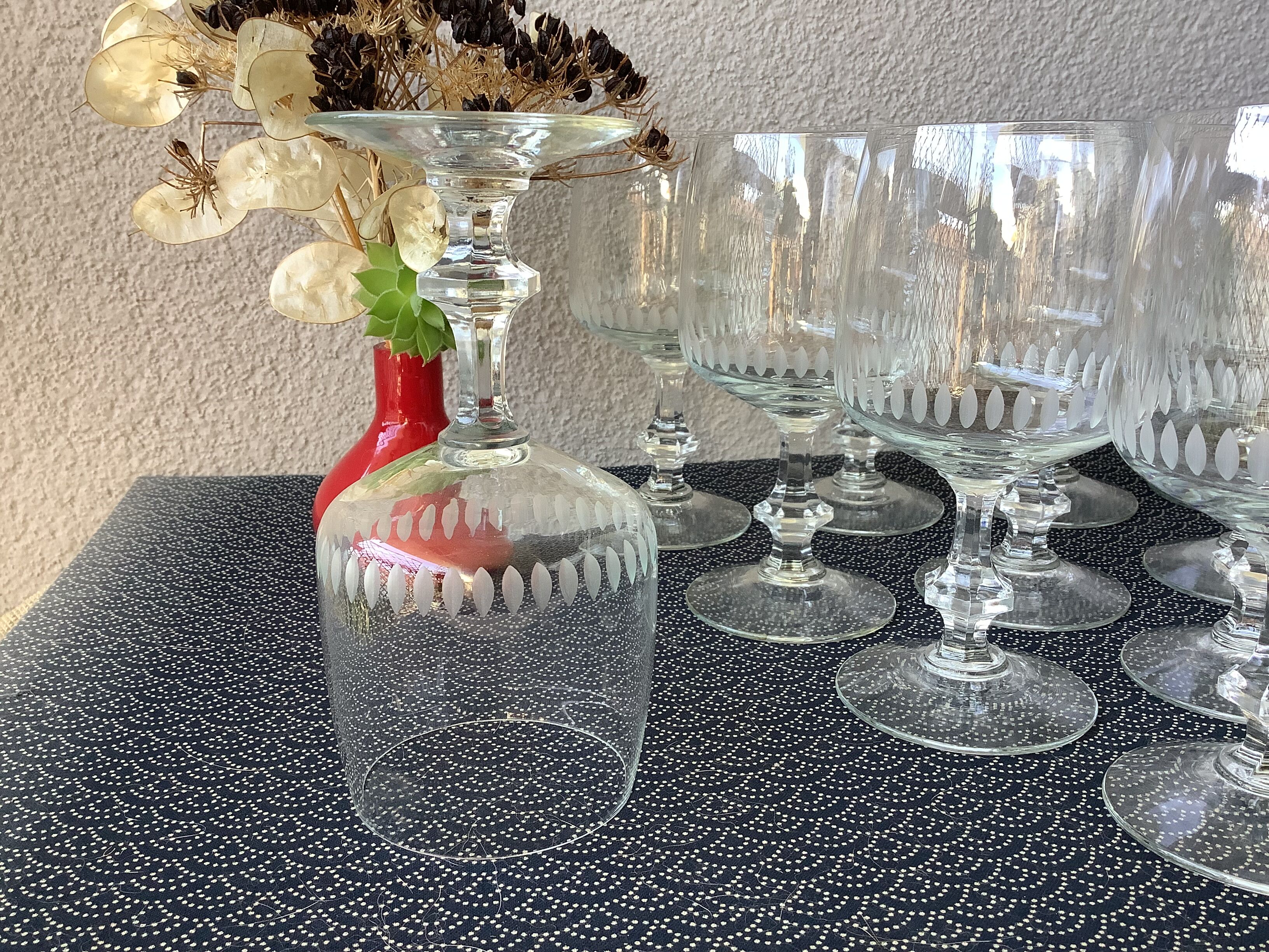 Scaled crystal foot glasses