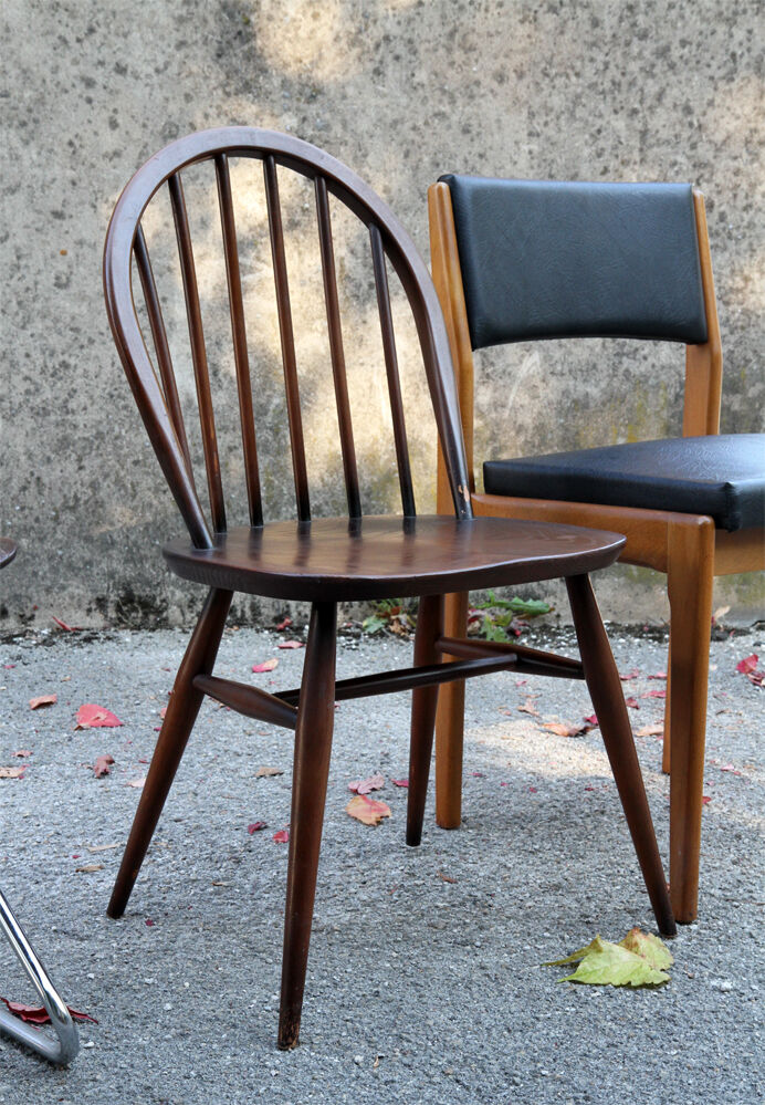 Series of 8 mismatched chairs