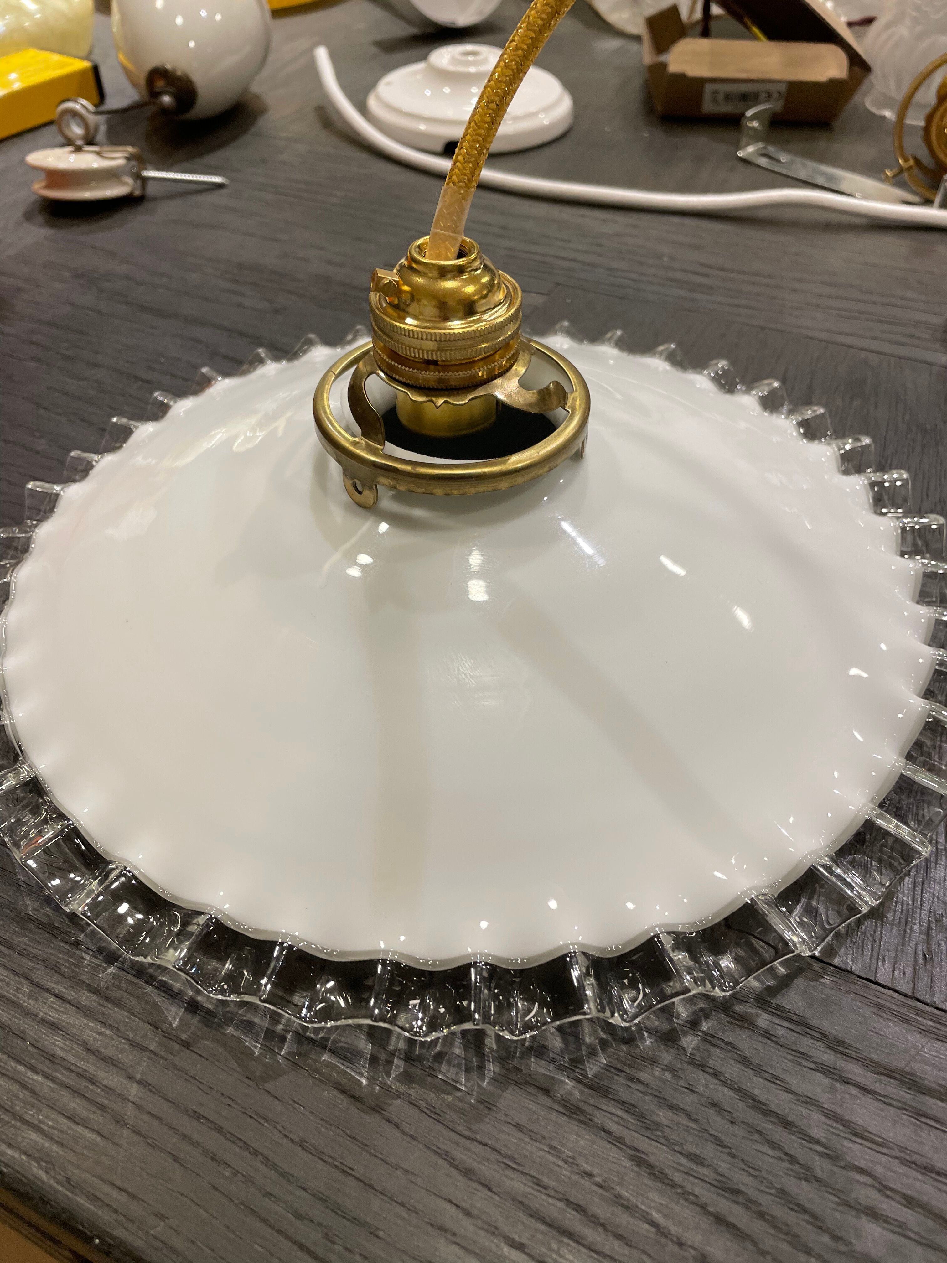 Set of 2 opaline suspensions delivered with new cable, socket and support in new brass