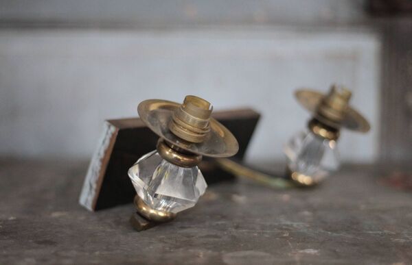 applique murale art déco, applique laiton et cristal de sèvres, luminaire