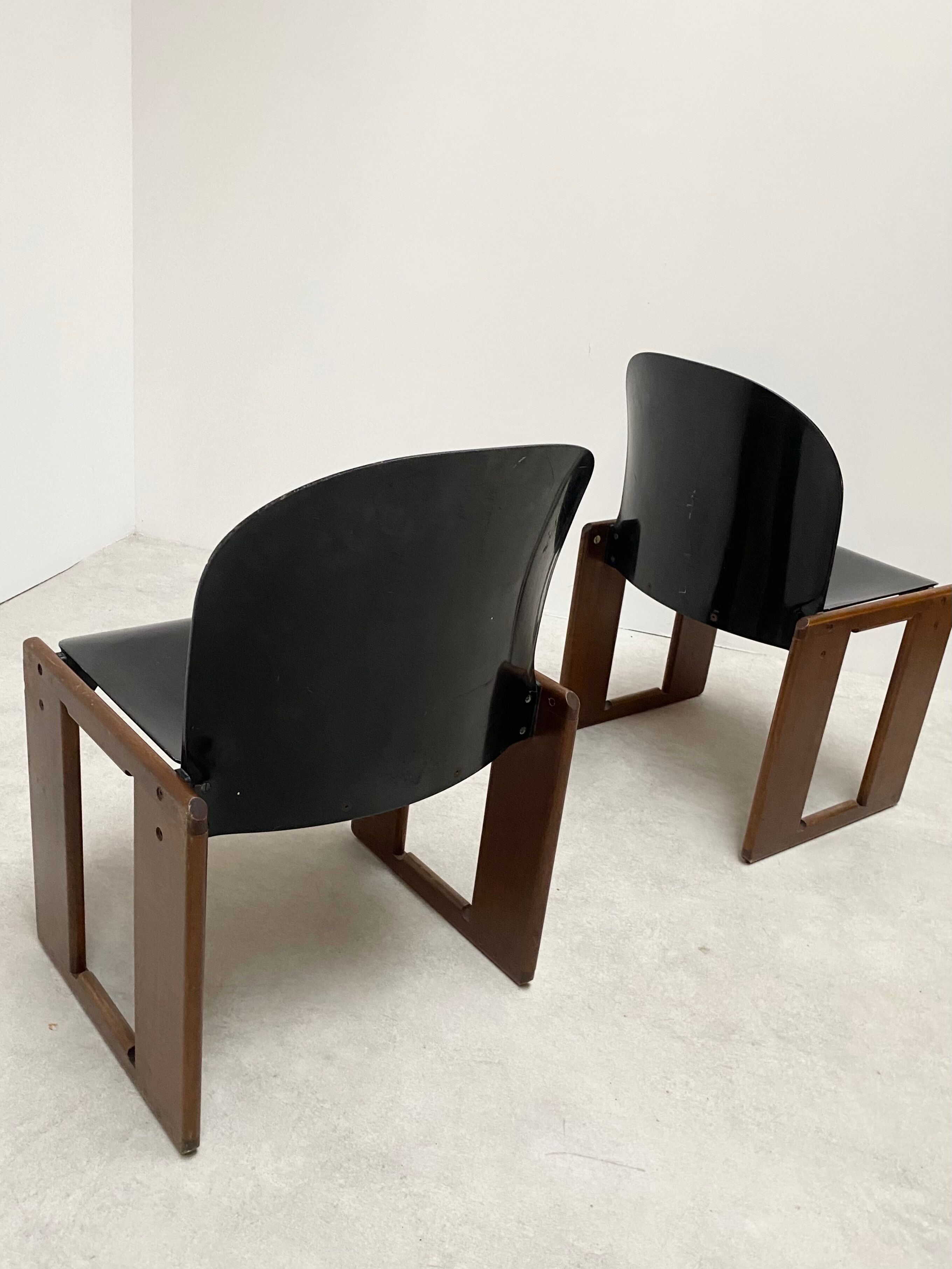 Pair of chairs of Afra and Tobia scarpa model dialogo
