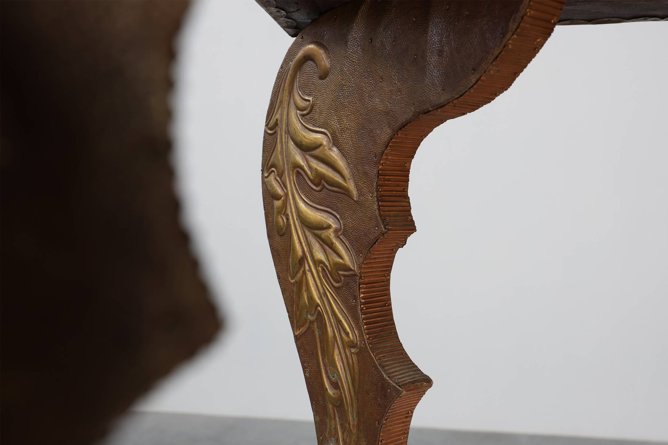 Table d'appoint Arts & Crafts en chêne et cuivre, Royaume-Uni vers 1910