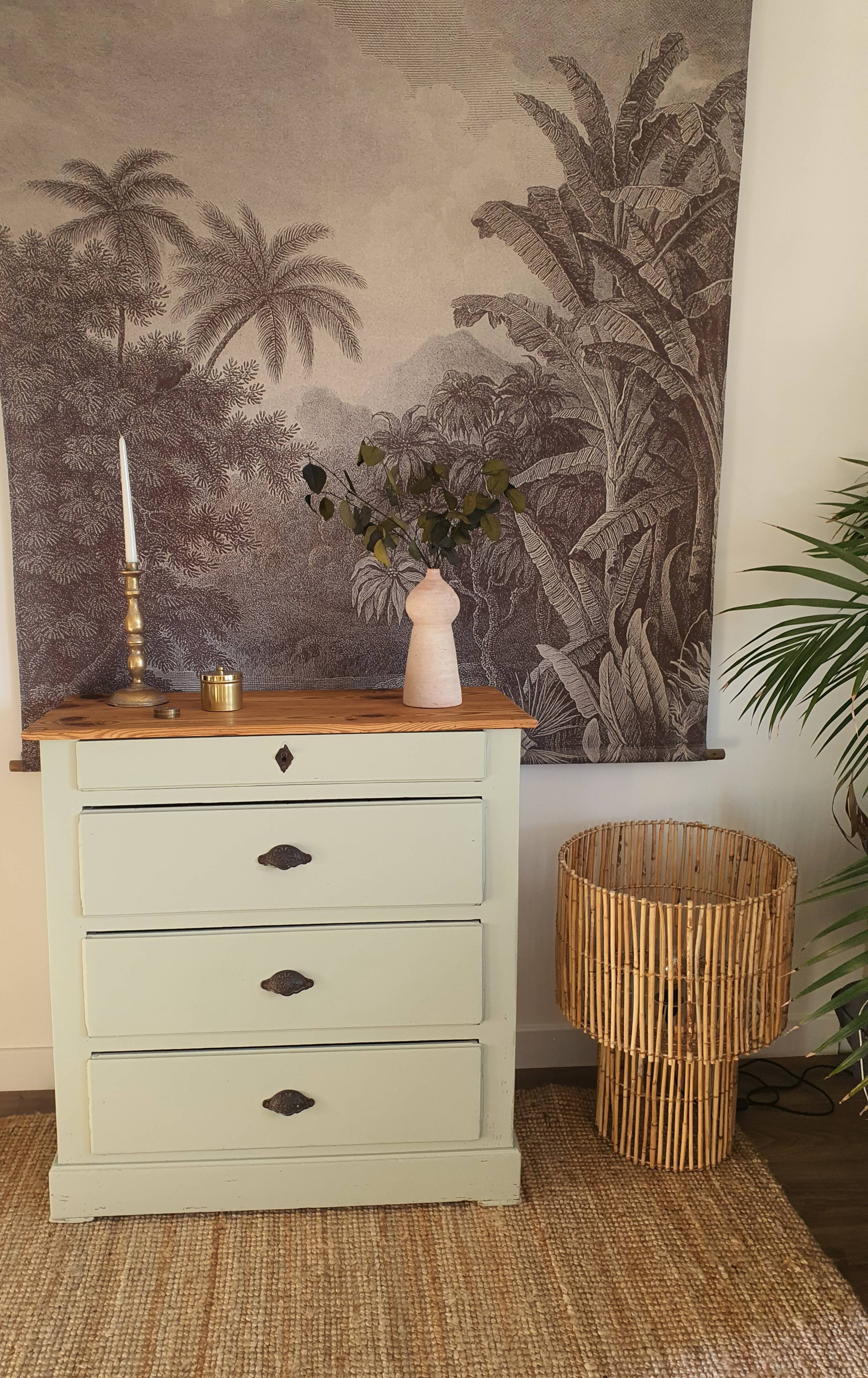 Wooden chest of drawers