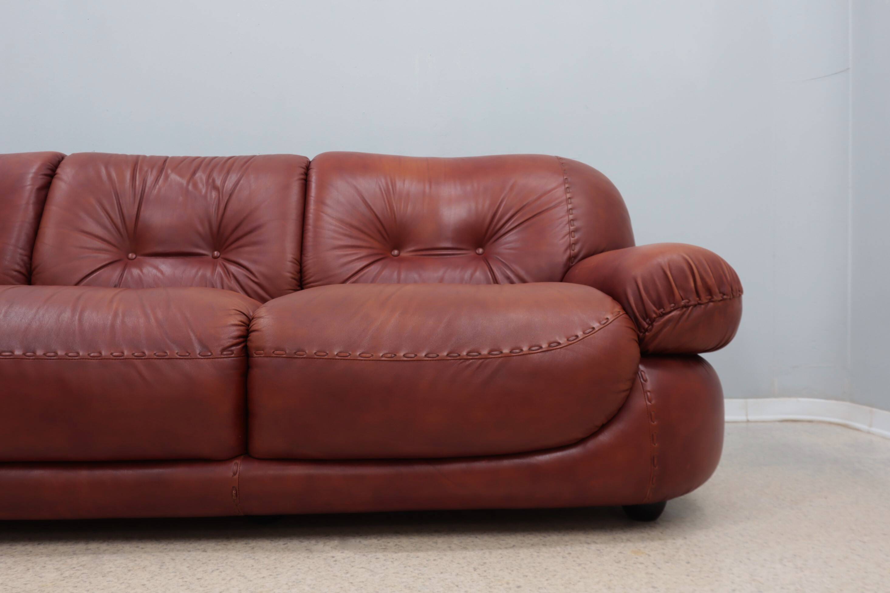 3 seater vintage leather sofa mobil girgi 1970s