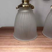 Paire d’appliques murales en verre strié