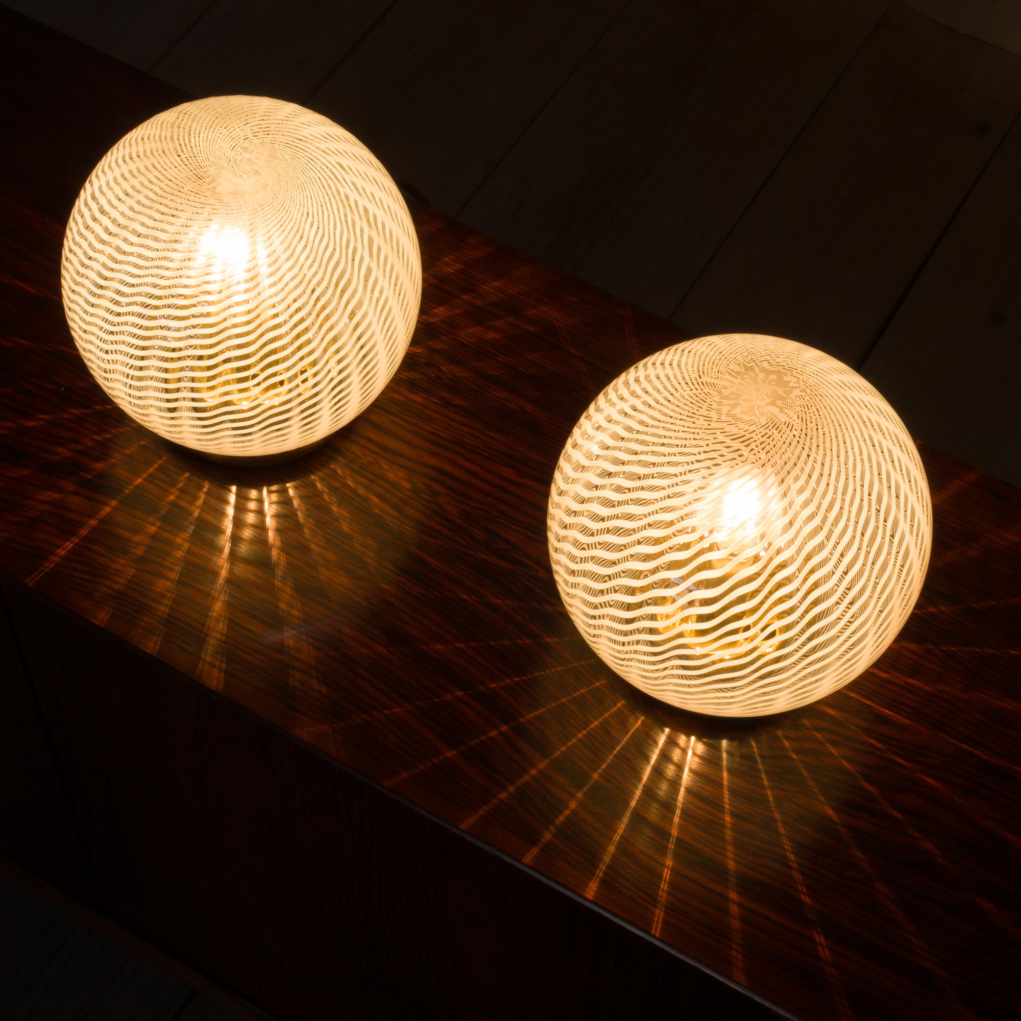 21112K Pair of Tessuto Vetri Venini table lamps with Murano glass swirl bowl shades, 1970s