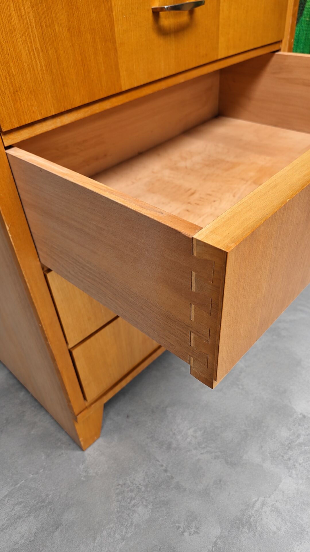 Vintage 1960s chest of drawers - 4 drawers - leg frame