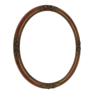 Old oval wooden frame, featuring 8 stucco roses