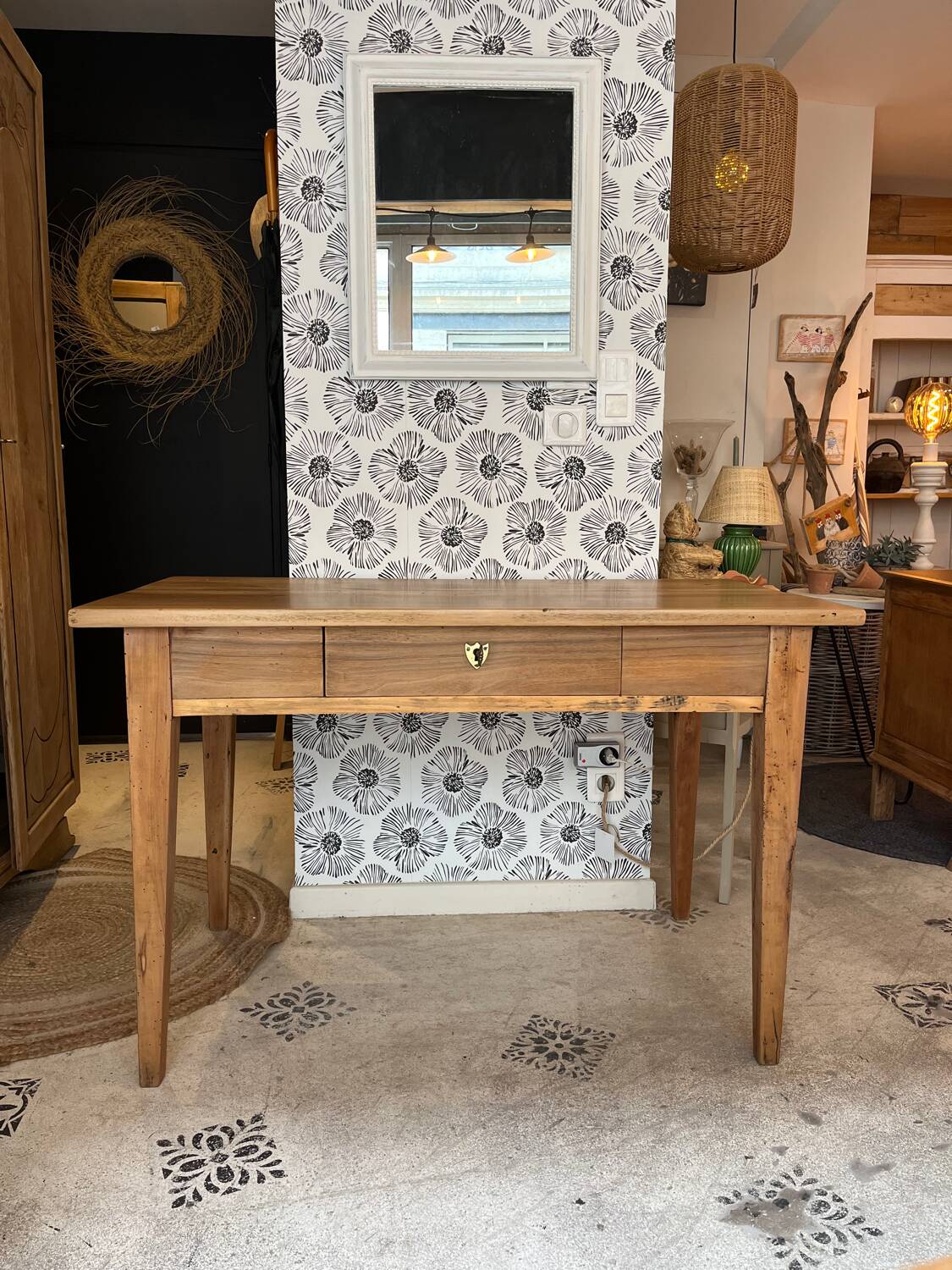 Nino solid wood walnut desk with drawer