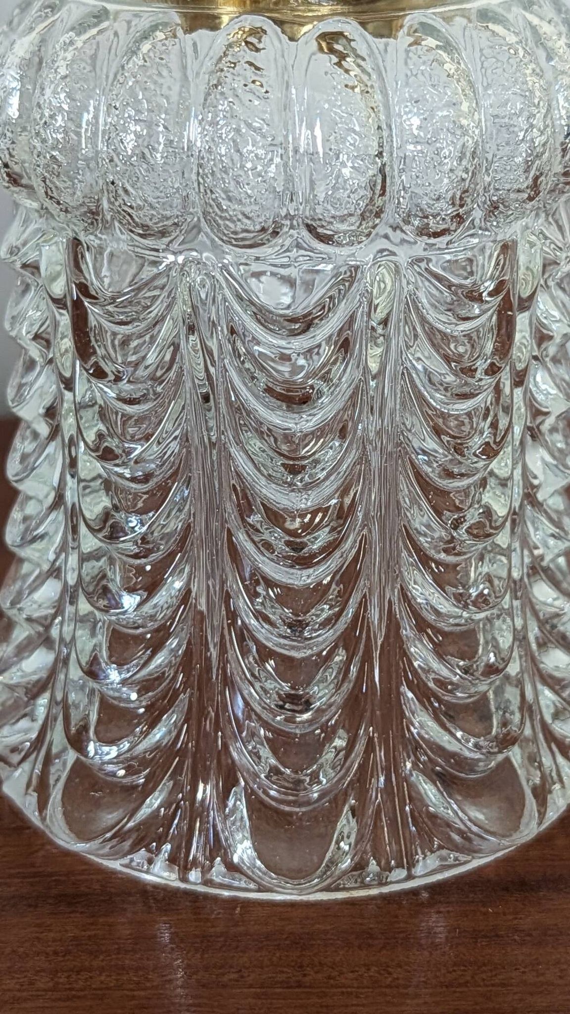 Suspension en verre moulé transparent – motif corolle