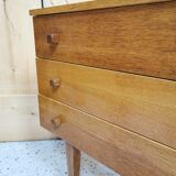 Oak chest of drawers