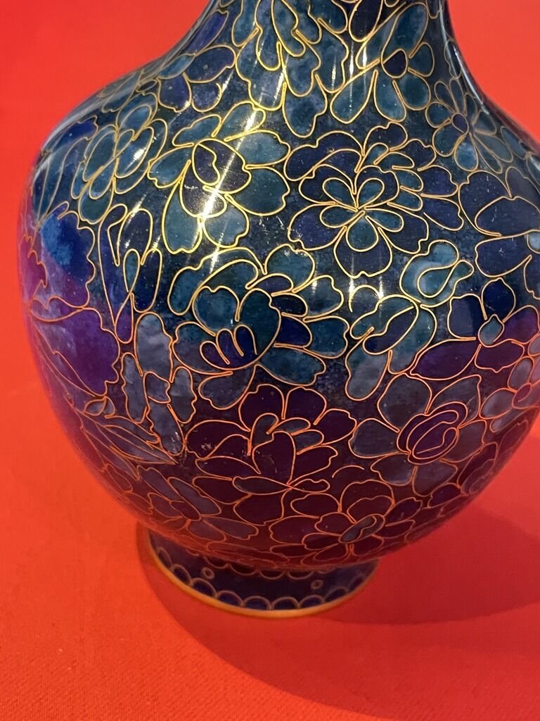 2 vases with floral decoration