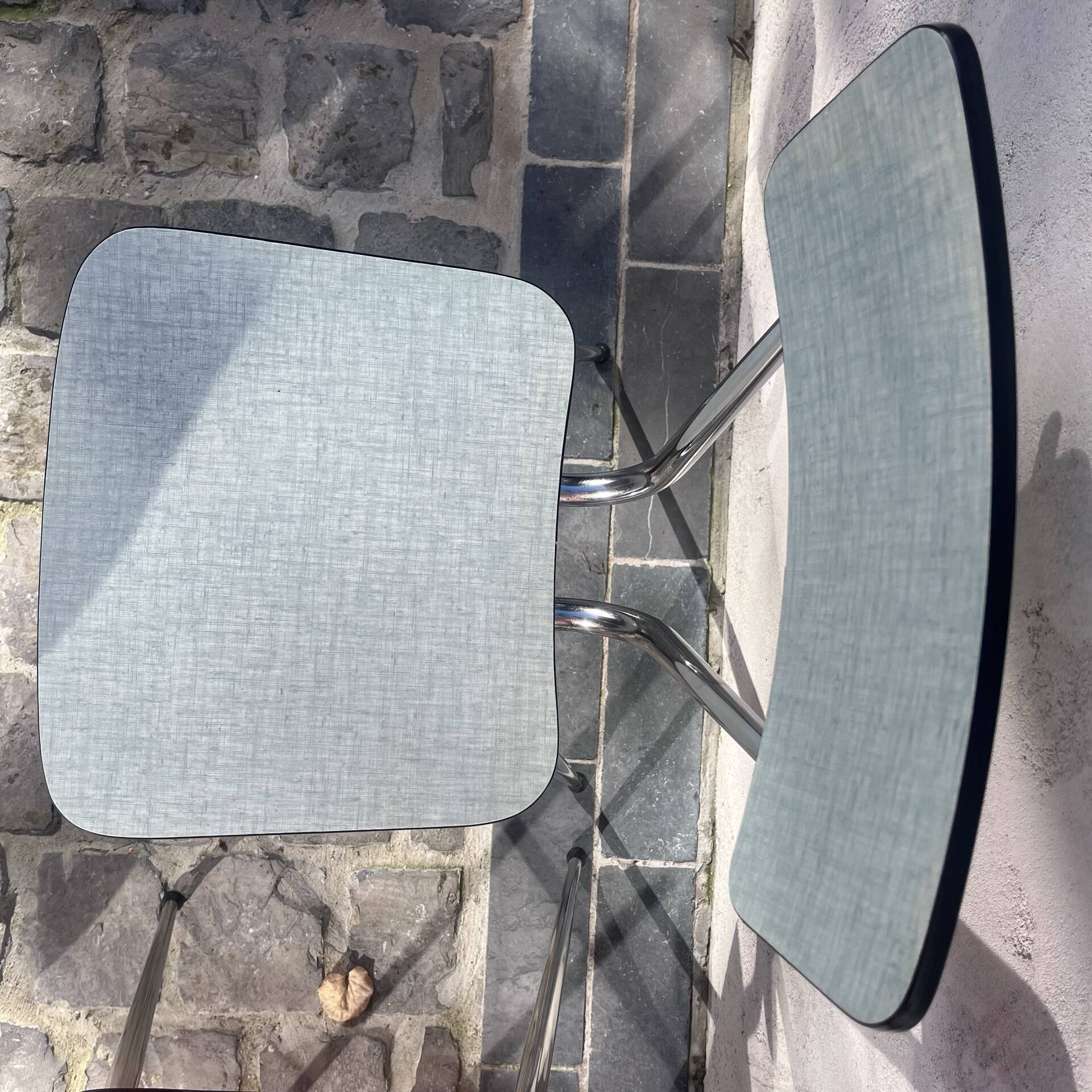 4 chaises en formica