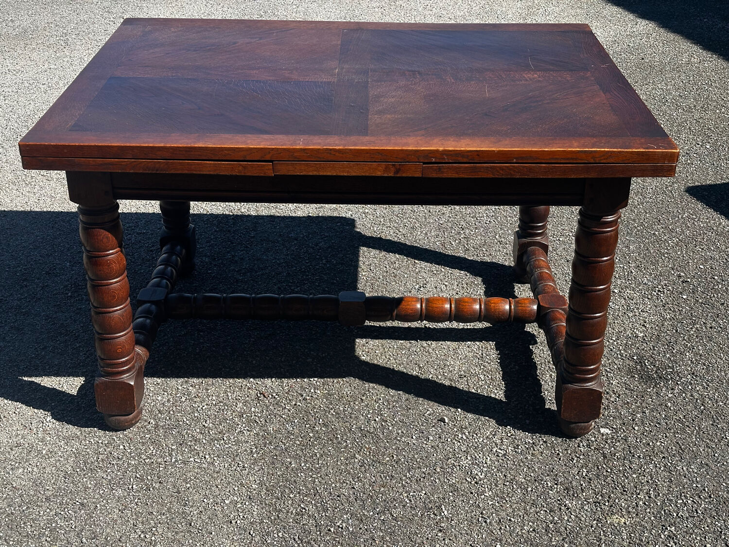 Solid oak extendable table, turned legs – 19th century