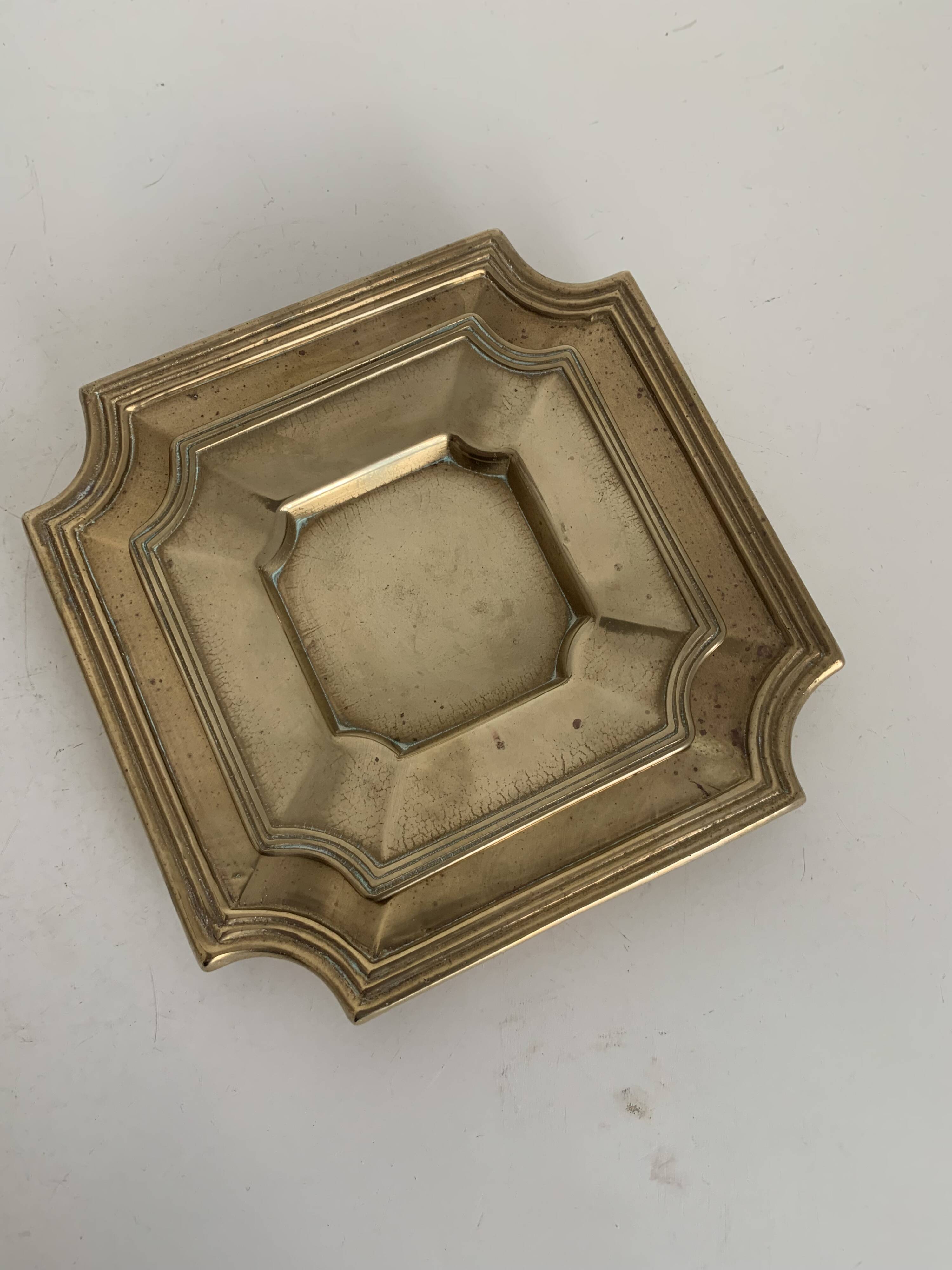 Pair of vintage 1980 brass ashtrays - 16 x 16 cm