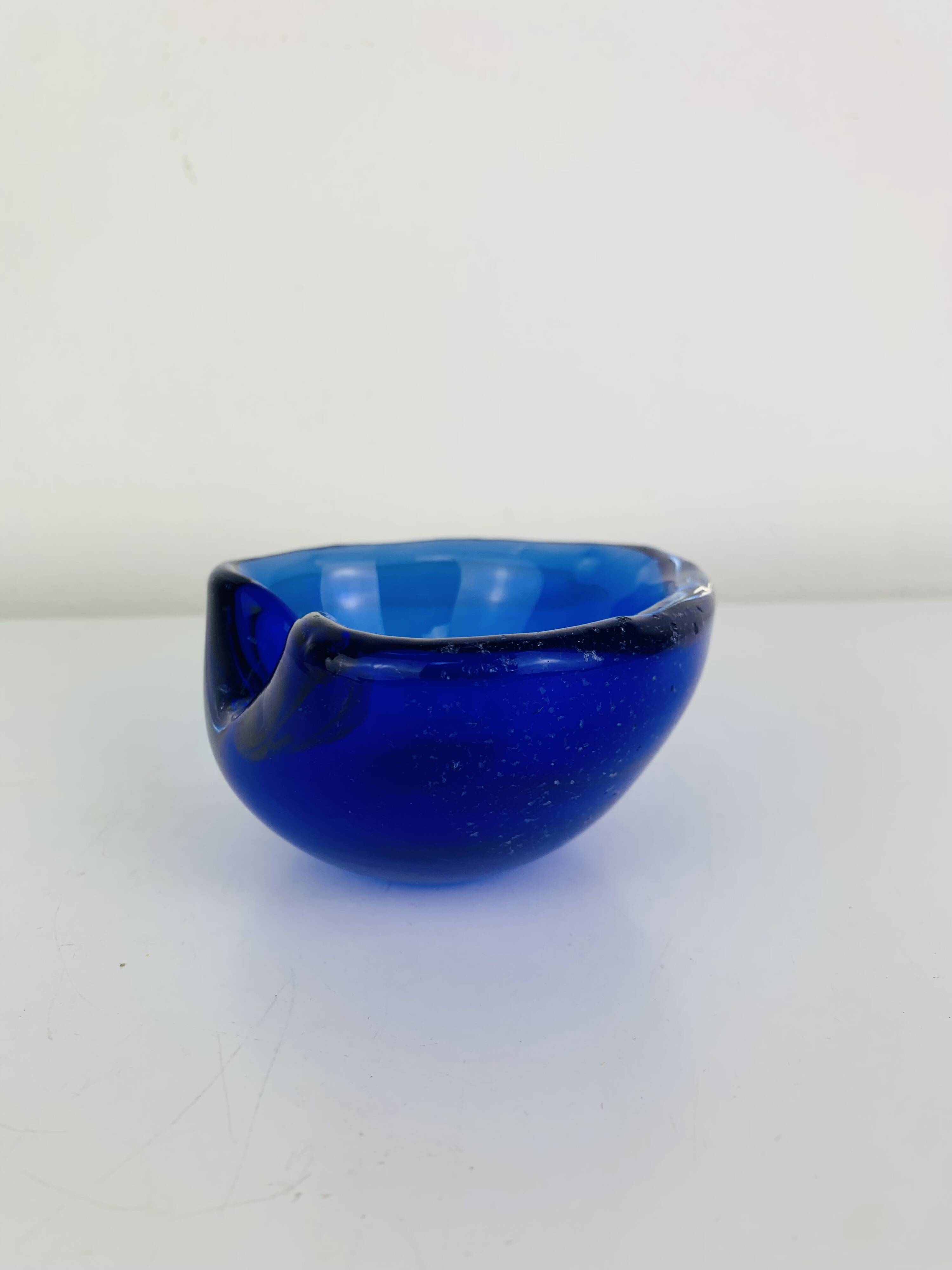 Cendrier en verre soufflé Murano, bleu, vintage