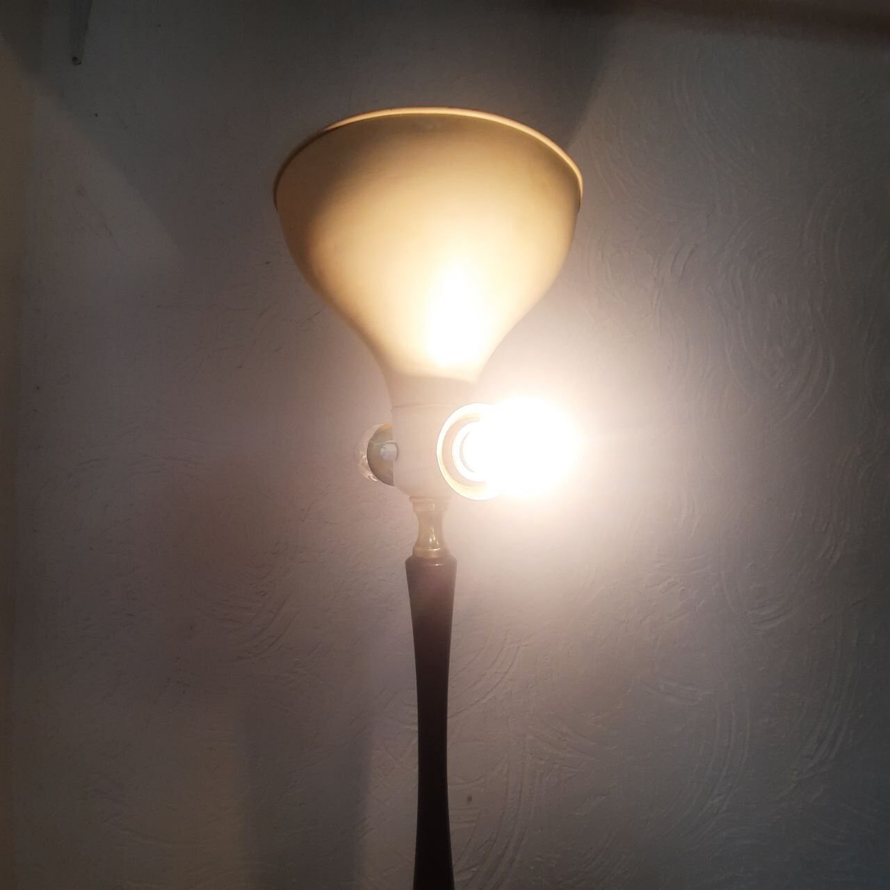 Tripod floor lamp - 1950s - wood and brass.