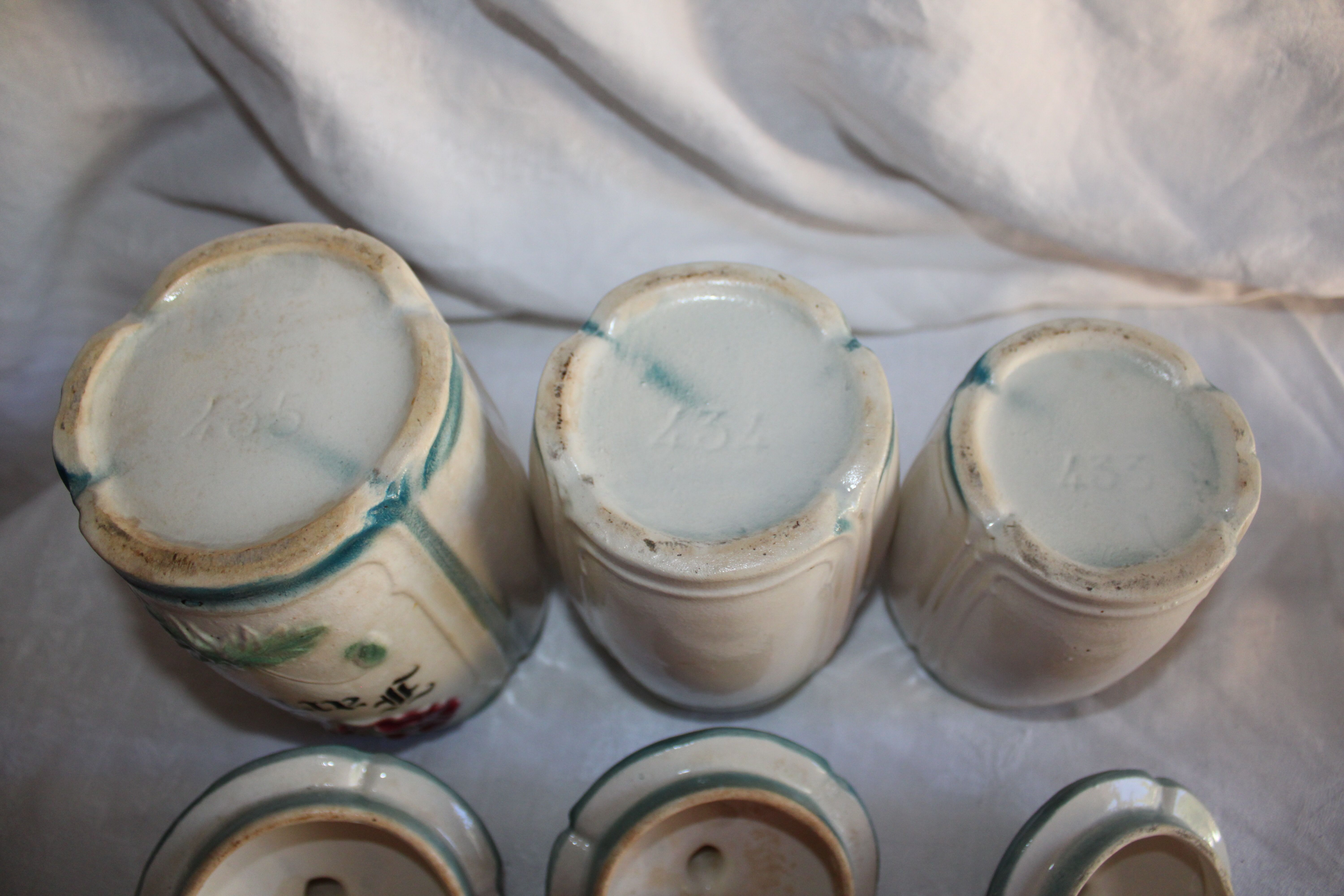 Series of spice pots in dabbling