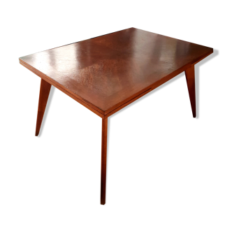 Scandinavian dining table with extensions