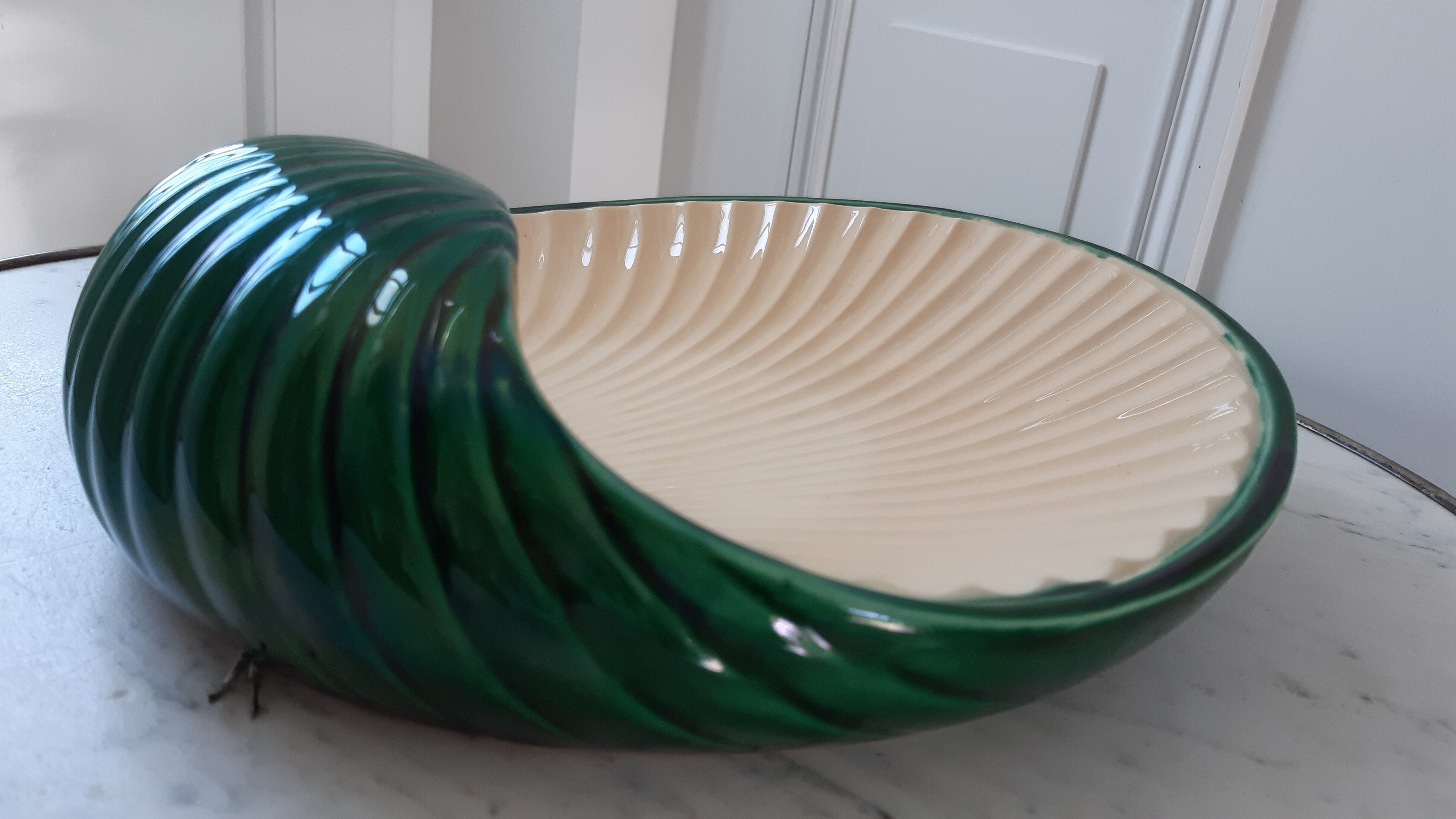 Art deco green shell wall lamp